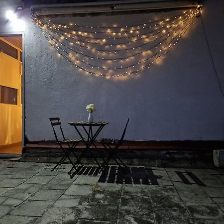 Charming Apartment With Private Terrace Bucureşti Ngoại thất bức ảnh