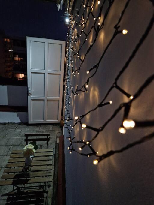 Charming Apartment With Private Terrace Bucureşti Ngoại thất bức ảnh