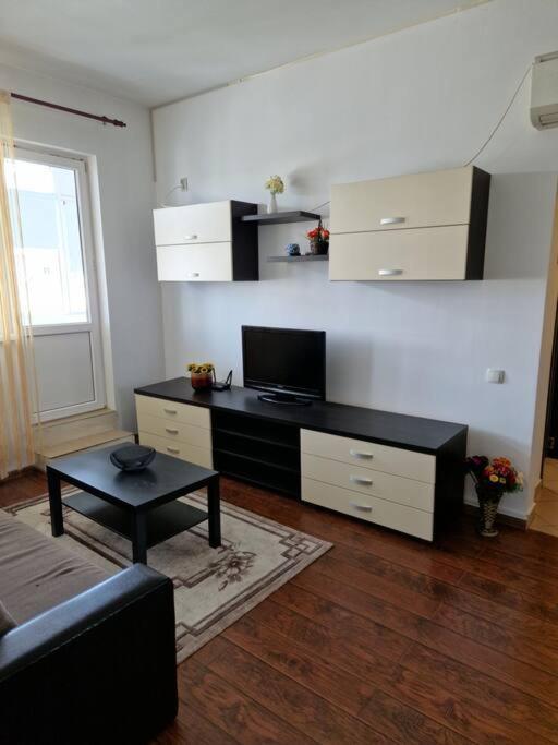 Charming Apartment With Private Terrace Bucureşti Ngoại thất bức ảnh