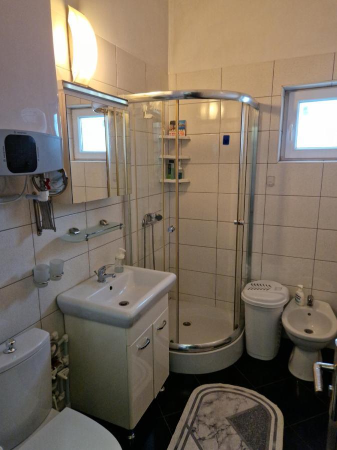 Charming Apartment With Private Terrace Bucureşti Ngoại thất bức ảnh