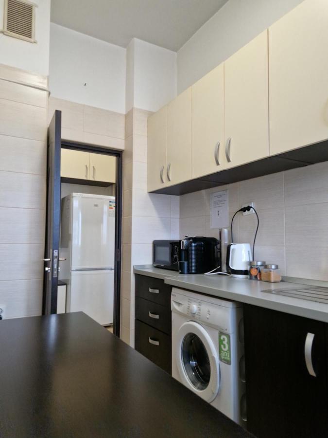 Charming Apartment With Private Terrace Bucureşti Ngoại thất bức ảnh